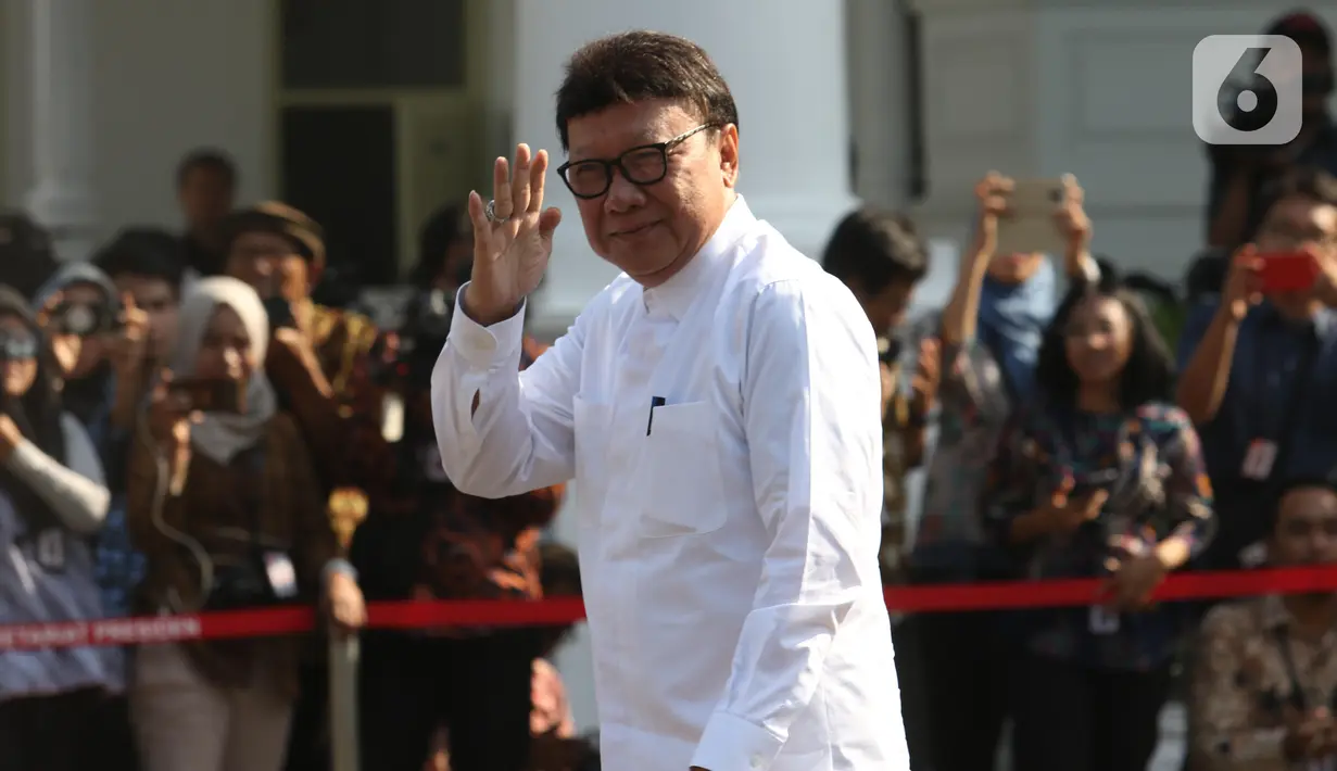 Mendagri pada Kabinet Kerja Jilid I Tjahjo Kumolo tiba di Istana Kepresidenan, Jakarta, Selasa (22/10/2019). Kedatangan Tjahjo Kumo menyusul sejumlah tokoh yang sebelumnya datang ke Istana terkait penetapan Calon Menteri Kabinet Kerja Jilid 2. (Liputan6.com/Angga Yuniar)