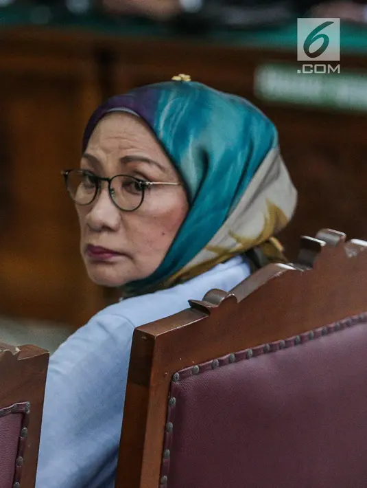 Terdakwa kasus dugaan penyebaran berita bohong atau hoaks Ratna Sarumpaet menjalani sidang dengan agenda pembacaan tuntutan oleh Jaksa Penuntut Umum di PN Jakarta Selatan, Selasa (28/5/2019). Ratna dituntut 6 tahun penjara di kasus penyebaran berita bohong atau hoaks. (Liputan6.com/Faizal Fanani)