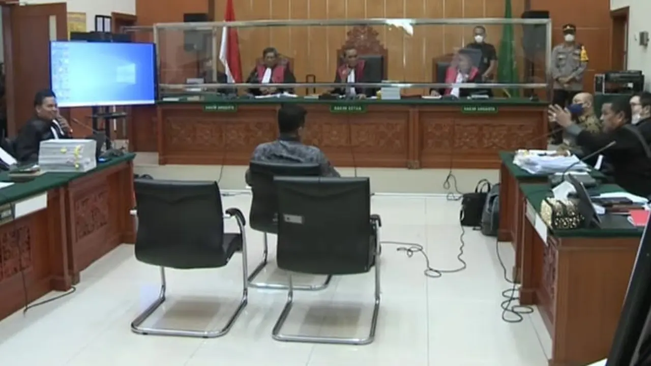 Kuasa hukum Teddy Minahasa, Hotman Paris Hutapea dalam sidang di Pengadilan Negeri Jakarta Barat, Kamis (16/3/2023).