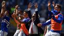 Presiden Sampdoria, Massimo Ferrero, bersama pemainnya merayakan kemenangan atas AC Milan pada laga Serie A Italia di Stadion Luigi Ferraris, Genoa, Minggu (24/9/2017). Sampdoria menang 2-0 atas Milan. (AFP/Filippo Monteforte)