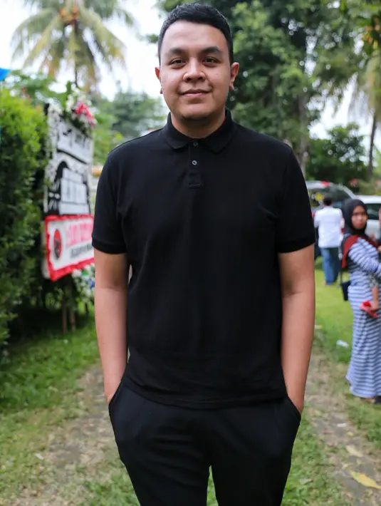 Ia melihat mendiang Yon tak pernah berhenti untuk terus berkarya hingga akhir hayatnya. Bahkan, meski sakit, tetap bernyanyi di atas panggung untuk menghibur. Ia berharap para musisi terinspirasi dengan almarhum. (Adrian Putra/Bintang.com)