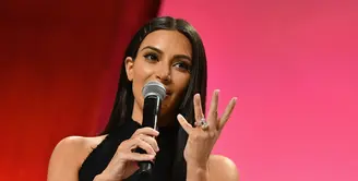 Seminggu menetap di Perancis untuk menghadiri Paris Fashion Week, artis cantik Kim Kardashian dirampok dua orang pria yang menyamar menjadi polisi di hotel mewah daerah Paris. (AFP/Bintang.com)