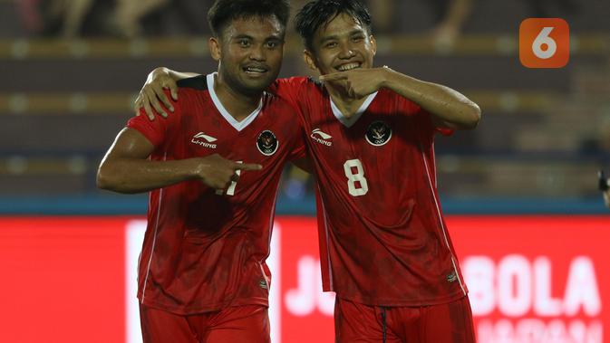 <p>Duo penyerang Timnas Indonesia U-23, Saddil Ramdani dan Witan Sulaeman, saat menghadapi Timor Leste dalam laga Grup A sepak bola SEA Games 2021, Selasa (10/5/2022). (Bola.com/Ikhwan Yanuar Harun)</p>
