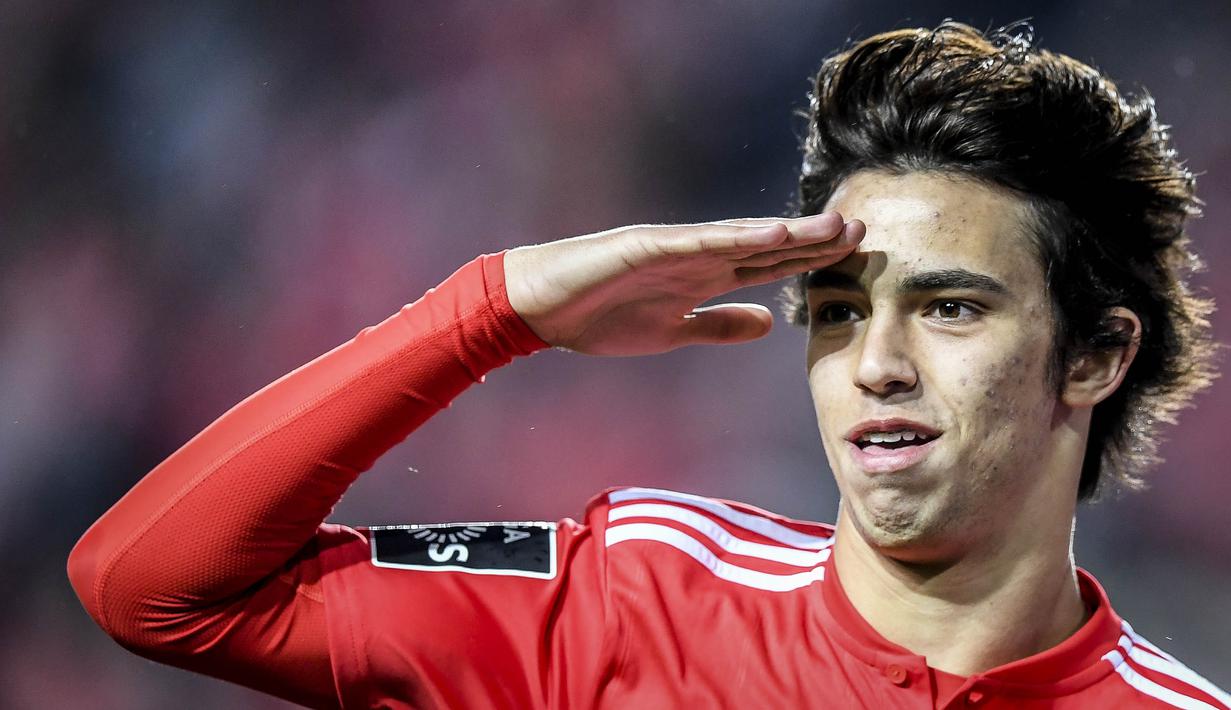 Kabar mengejutkan datang dari Atletico Madrid yang telah resmi mendatangkan Joao Felix dari Benfica dengan harga 126 juta euro. (Photo by PATRICIA DE MELO MOREIRA / AFP)