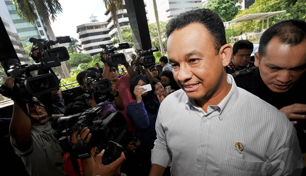 Kedatangan Mendikbud Anies Baswedan untuk melakukan  penandatanganan nota kerjasama penanganan korupsi dana pendidikan dengan KPK dan Menag Lukman Hakim, Jakarta, Senin (15/12/2014). (Liputan6.com/Miftahul Hayat)