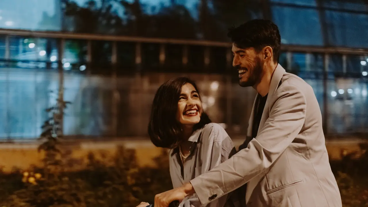 pasangan cinta