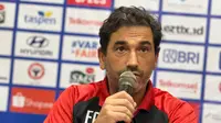 Pelatih Semen Padang, Eduardo Almeida. (Erwin Snaz/Bola.com)