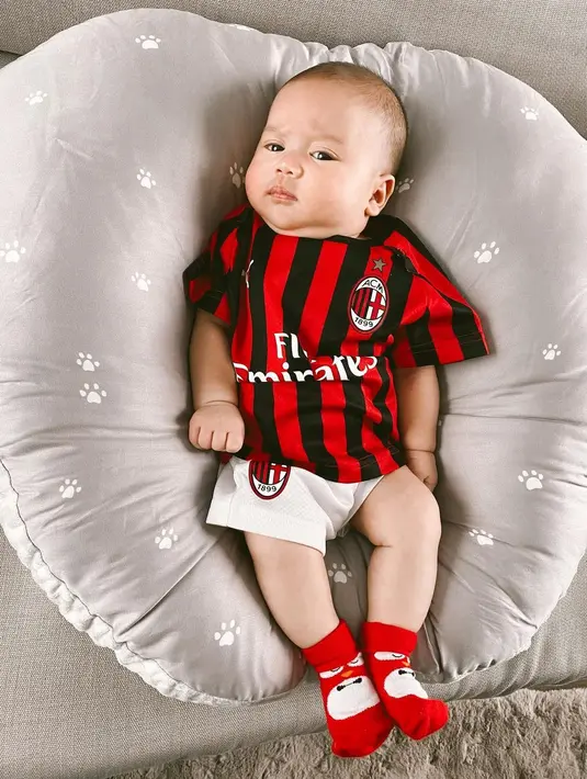 (Instagram/keeneatharrazka)