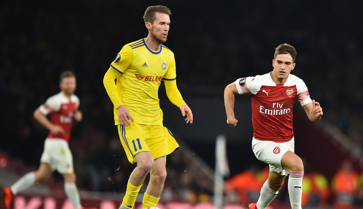 Aksi Alexandr Hleb pada leg 2, babak 16 besar Liga Europa yang berlangsung di stadion Emirates, London, Jumat (22/2). Arsenal menang 3-0 atas Bate Borisov. (AFP/Glyn Kirk)