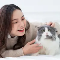 Ilustrasi perempuan bersama hewan peliharaan/copyrightshutterstock/TimeImage Production