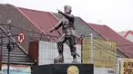 Patung Kapten Tubagus Muslihat di Simpang Jalan Kapten Muslihat, Kota Bogor, Jawa Barat, Senin (26/12/2022). Patung hasil karya seniman Yayat Darajat ini merekonstruksi wajah, tubuh dan perawakan pahlawan yang gugur di medan perang usai tertembak di Jembatan Merah. (Liputan6.com/Magang/Aida Nuralifa)