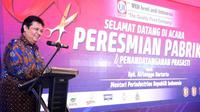 Menteri Perindustrian Airlangga Hartarto memberikan sambutan pada Peresmian Pabrik Pengolahan Garam Industri dan Konsumsi PT. UNIchemCandi Indonesia di Gresik, Jawa Timur.