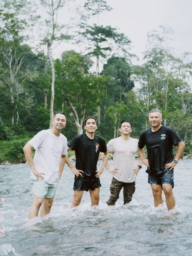 7 Potret The Dudas Minus One Touring ke Sumatra Utara, Lihat Penampakan di Bekas RS