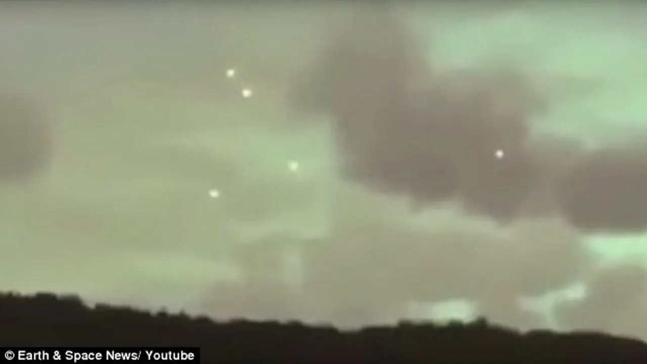 Penampakan Cahaya Misterius di Langit Hawaii, UFO Joget?