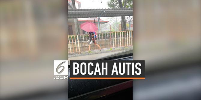 VIDEO: Menyentuh, Gadis Gendong Teman Sekolahnya yang Autis