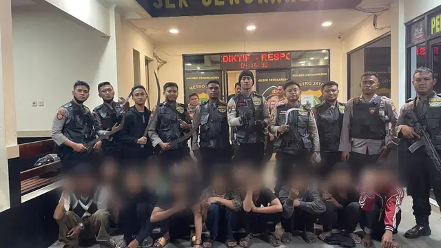 Tim Patroli Perintis Presisi Jakarta Barat menangkap 12 remaja diduga hendak tawuran.