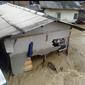 Banjir di Karawang yang disebabkan luapan sungai Cikereteg, di kampung Karadak, Desa Wanajaya, Kecamatan Pangkalan. (Liputan6.com/ Abramena)