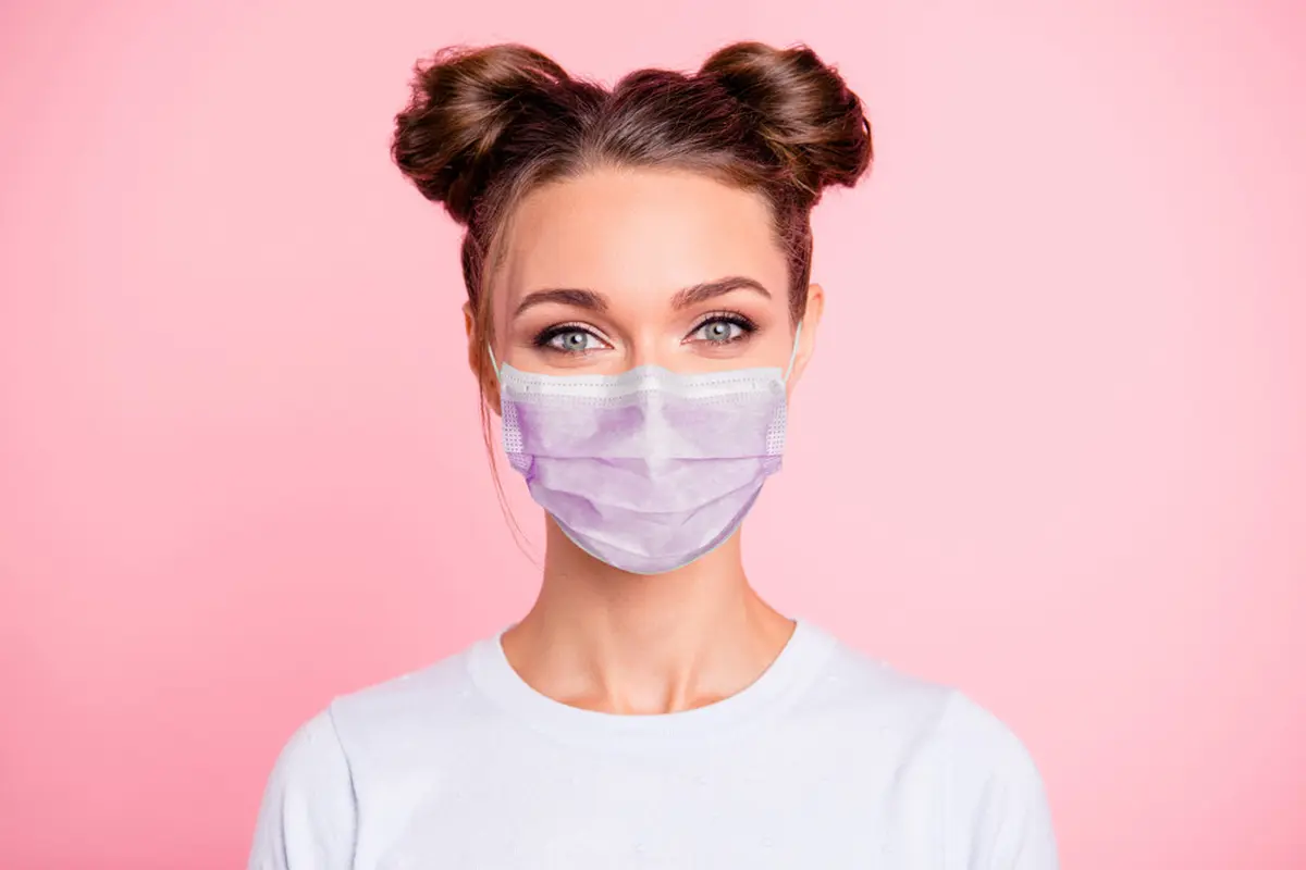 ilustrasi cara mengatasi maskne yang muncul pada saat pandemi/Roman Samborskyi/shutterstock