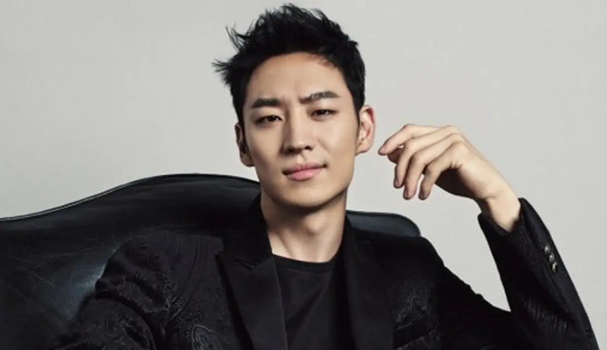 Selain itu, Lee Je Hoon mengaku jika selama enam tahun ini belum menemukan wanita yang menarik hatinya. (foto: kdramareviews.net)