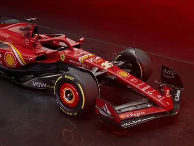 Tim Scuderia Ferrari merilis mobil mereka yang akan digunakan untuk Formula 1 musim 2024 pada Rabu (13/02/2024) waktu setempat. Peluncuran mobil SF-24 tersebut berlangsung di markas mereka, Maranello, Italia. (AFP/Handout/Ferrari Press Office)