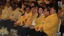 Wakil Presiden Jusuf Kalla (kelima kanan) didampingi Ketum Golkar Airlangga Hartarto saat menghadiri penutupan Munaslub Golkar di Jakarta, Rabu (20/12). (Liputan6.com/Faizal Fanani)