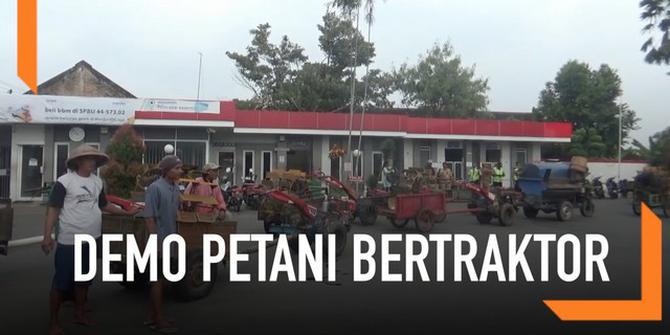 VIDEO: Puluhan Petani Bertraktor Demo SPBU, Kenapa?