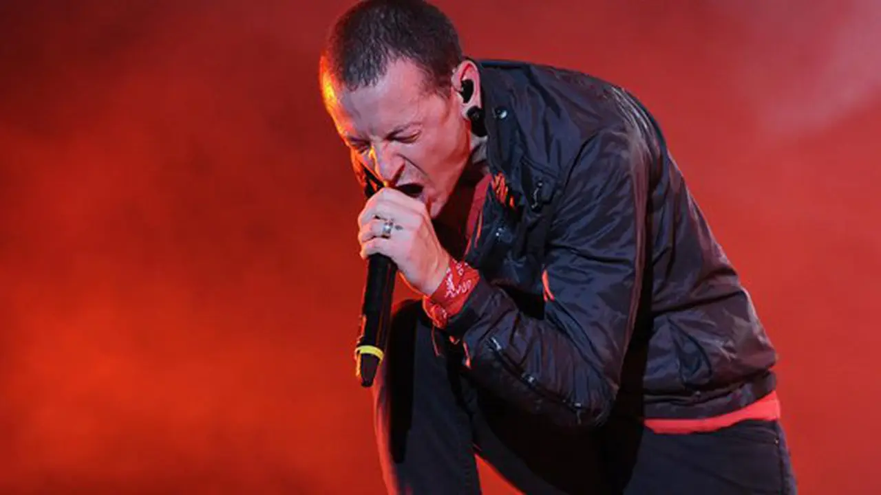 Diduga keras depresi, Chester Bennington bunuh diri dengan gantung diri/copyright: splashnews