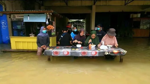 7 Momen Absurd Belanja di Warung Bikin Ngakak