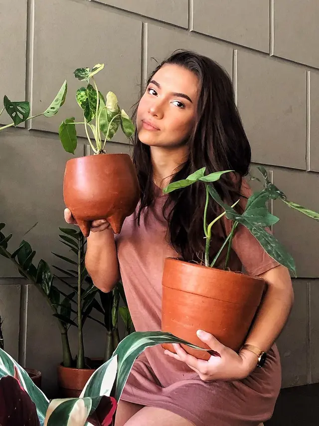 7 Potret Seleb Hobi Berkebun, Bisa Panen Sayur Sendiri di Rumah