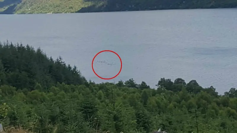 Ian Campbell mengaku melihat Loch Ness saat sedang bersepeda dengan putra dan teman keluarganya