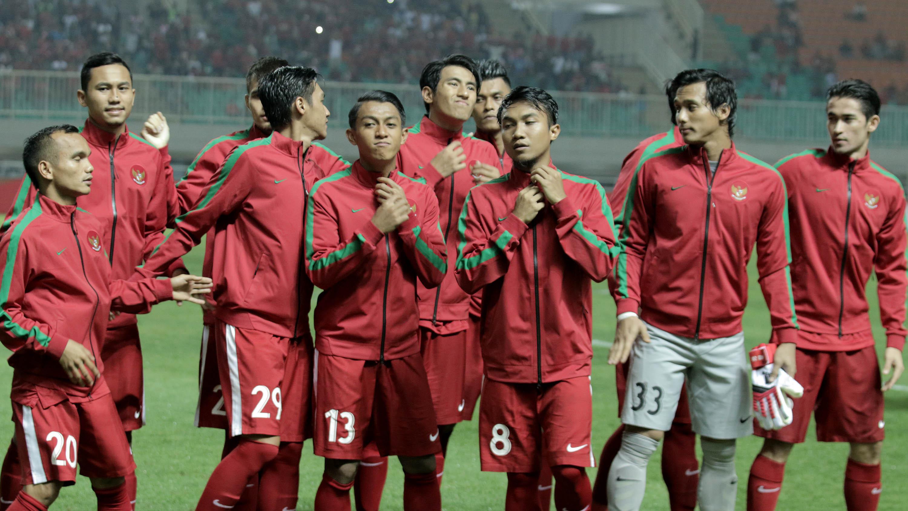 Pemain Timnas Indonesia saat melawan Thailand pada laga persahabatan di Stadion Pakansari, Bogor, Minggu, (03/6/2018). Indonesia bermain imbang 0-0 dengan Thailand. (Bola.com/M Iqbal Ichsan)