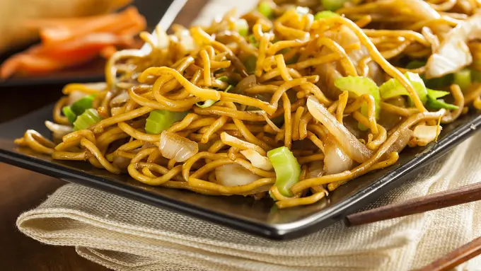 5 Kedai Mi Goreng dengan Cara Makan Tak Biasa