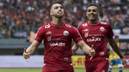 Striker Persija Jakarta, Marko Simic, merayakan gol yang dicetaknya ke gawang Barito Putera pada laga Liga 1 di Stadion Patriot, Jawa Barat, Selasa (30/10). Persija menang 3-0 atas Barito. (Bola.com/Vitalis Yogi Trisna)