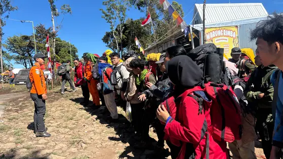2.557 Pendaki Rayakan HUT ke-81 RI di Puncak Bawakaraeng