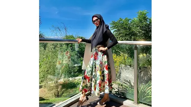 Adik Almarhum Julia Perez Mantap Berhijab, Ini 6 Potret Pesonanya