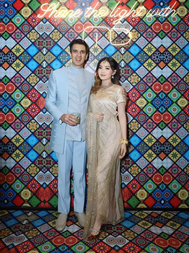 6 Potret Artis Muda Bareng Manoj Punjabi di Acara Diwali, Produser dengan Banyak Karya