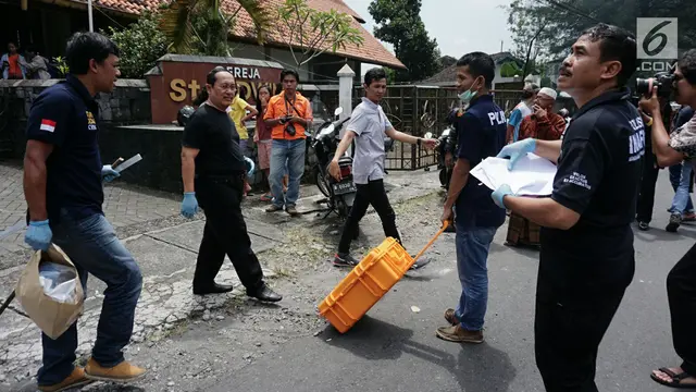 Polisi Olah TKP Penyerangan Gereja Santa Lidwina Bedog Yogyakarta