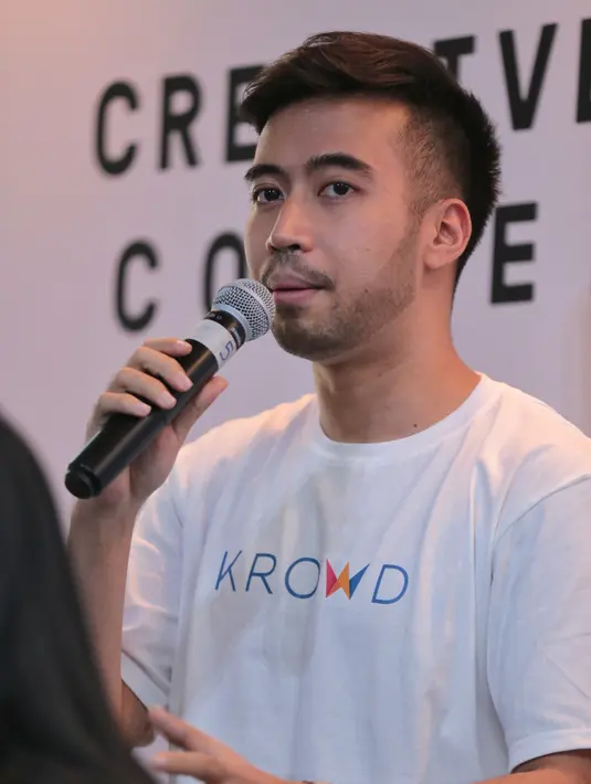 Untuk mendapatkan hasil yang bagus, pemilik album Pelangi di Malam Hari (2008) itu sebanyak-banyaknya membuat. Baru setelah itu akan di seleksi mana yang lebih baik. (Adrian Putra/Bintang.com)