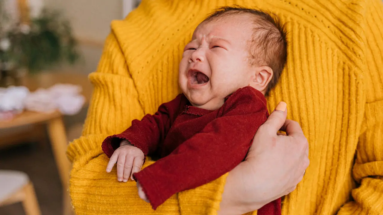 Penyebab Bayi Menangis dan Cara Mengatasinya