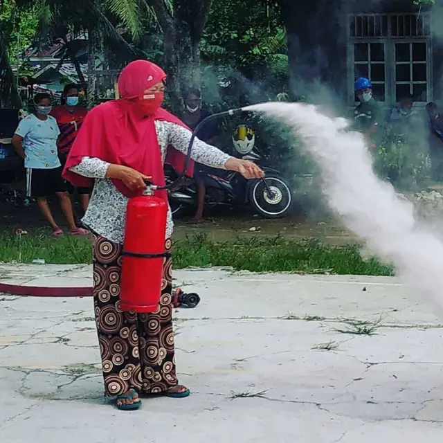 7 Kelakuan Emak-Emak saat Enggak Ada Kerjaan Rumah Tangga Ini Kocak Banget