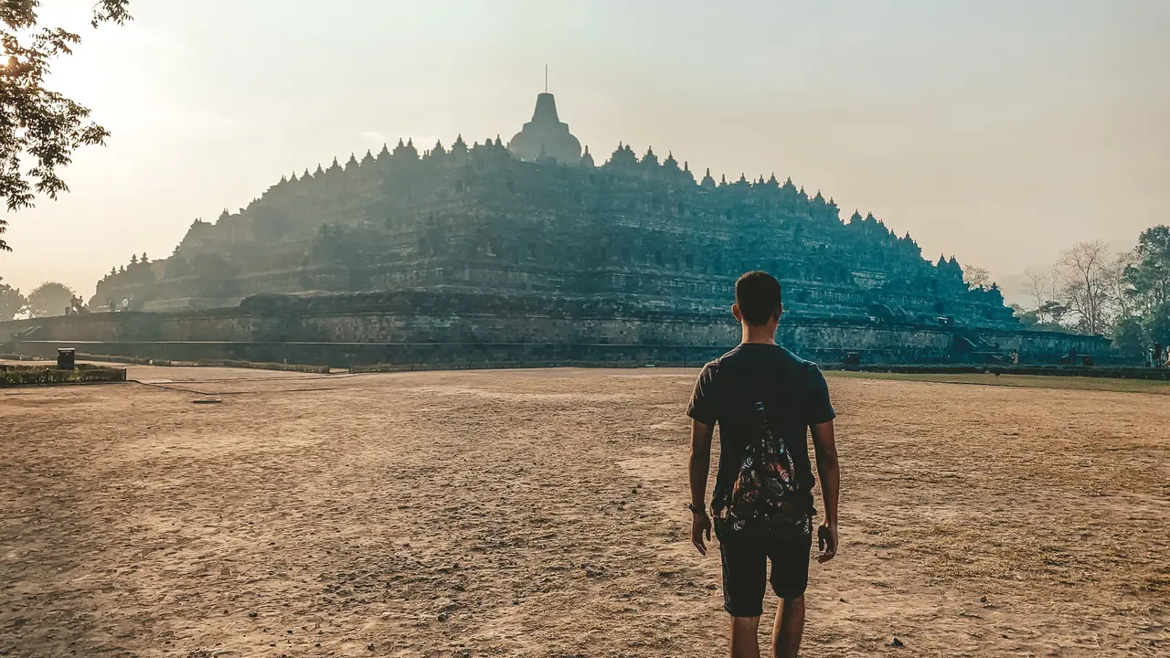 Ilustrasi mimpi, candi