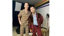 BBB dan Melly Goeslaw pemotretan (Sumber: Instagram/dimasbeck)