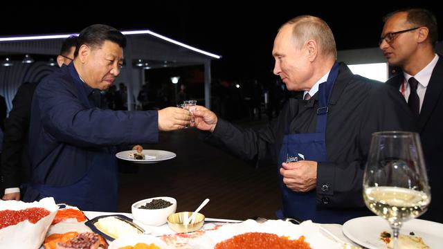 Aksi Putin dan Xi Jinping Saat Bikin Pancake Bersama