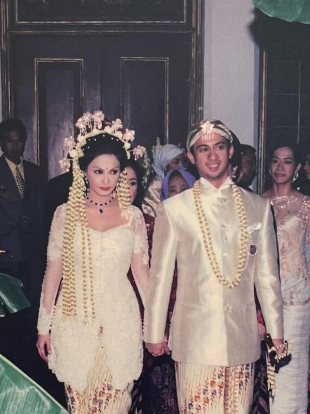 Potret Ersa Mayori dan suami bergandengan (Sumber: Instagram/ersamayori)