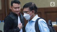 Hal memberatkan vonis yakni hakim beranggapan Johnny G. Plate tidak membantu program pemerintah dalam pemberantasan korupsi. Tidak mengakui kesalahannya dan merasa tidak bersalah. (Liputan6.com/Herman Zakharia)