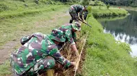 Ratusan prajurit Siliwangi dikerahkan untuk mengembalikan kondisi hulu Sungai Citarum ke semula. Petani wortel dan kentang juga dilibatkan. (Liputan6.com/Dinny Mutiah)