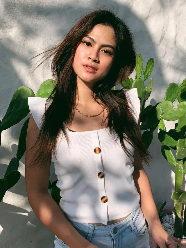 FOTO: Gaya Kasual Hana Saraswati, Simpel dan Stylish