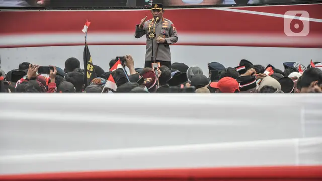 Suasana Kirab Bendera Merah Putih Raksasa