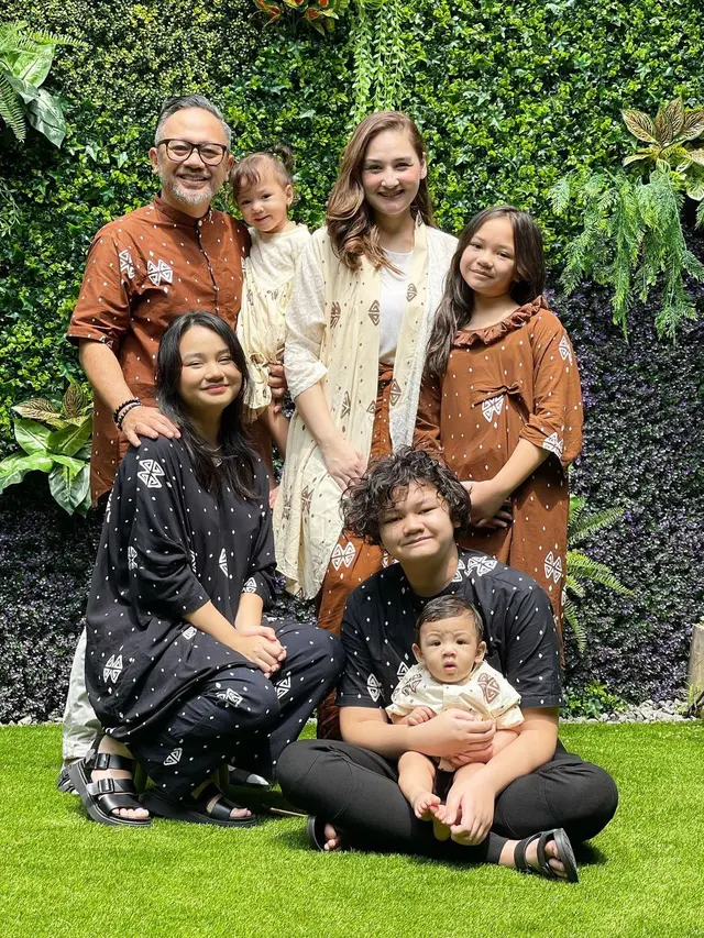 7 Momen Kebersamaan Mona Ratuliu dan Mima Shafa, Support System saat Anak Depresi