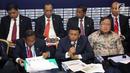 Menko Polhukam Wiranto bersama sejumlah menteri memberi keterangan pers RAPBN 2019 di Media Center Asian Games, JCC Jakarta, Kamis (16/8). Sumber Daya Manusia (SDM) merupakan perhatian utama pada 2019. (Liputan6.com/Fery Pradolo)